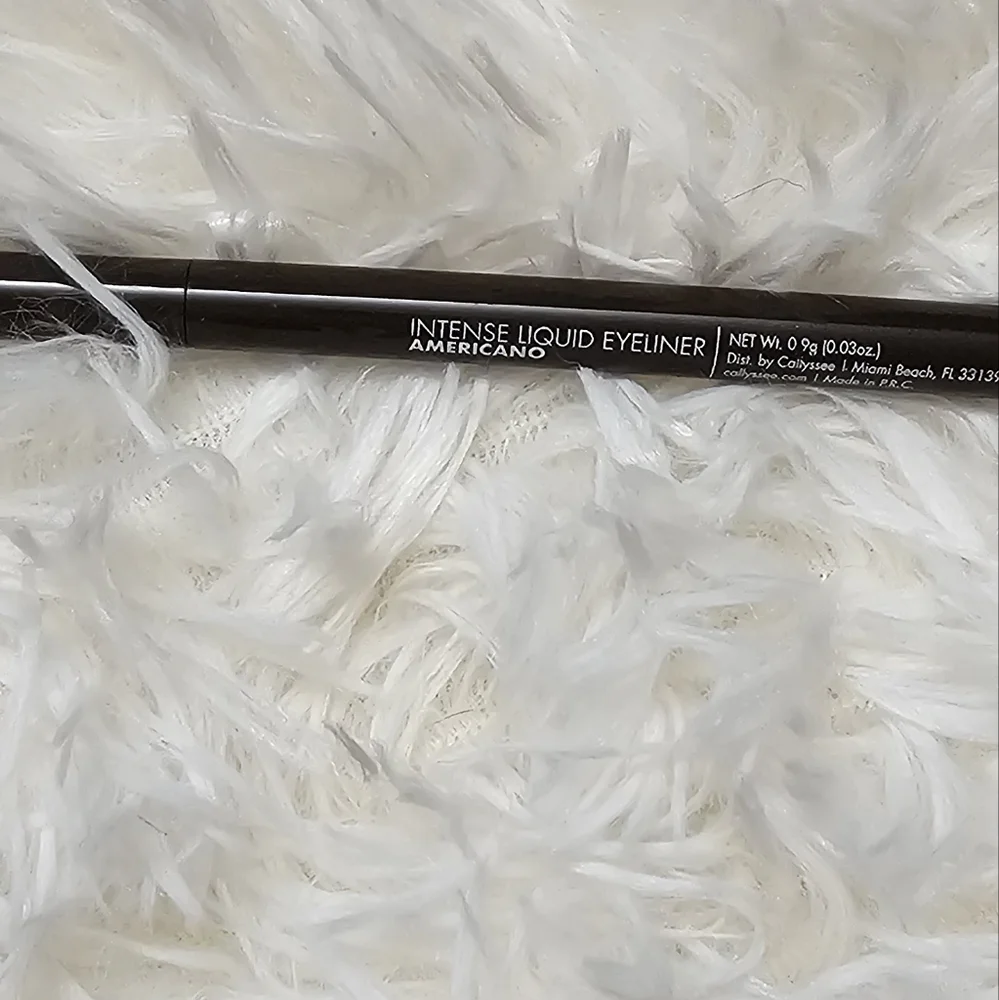 Callyssee Intense Liquid Eyeliner in Americano Water Resistant Brown⁶